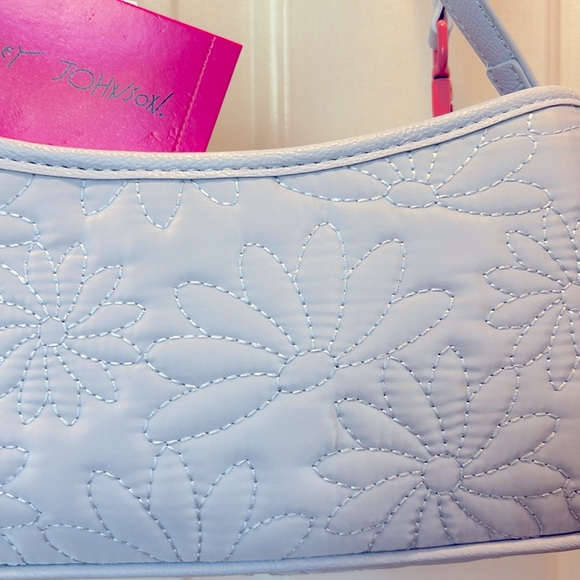 💜 NWT! Betsey Johnson Floral Bag w/Crossbody strap and charms - Picture 8 of 13